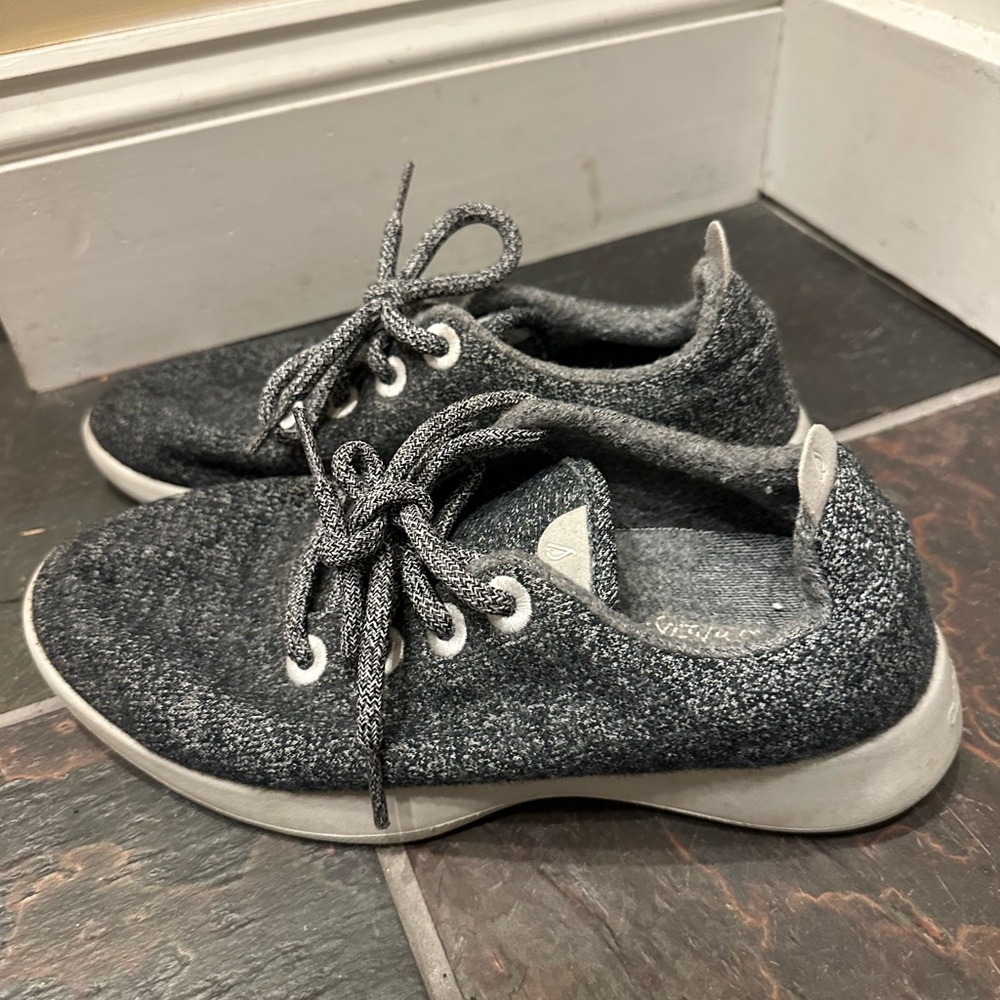 Allbirds Women’s Natural Grey Wool Runners (Light Grey Sole) Size 8